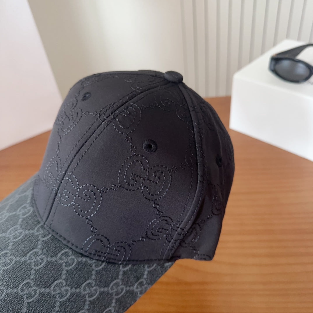 Casquette Gucci GG Supreme Noire Visière Grise