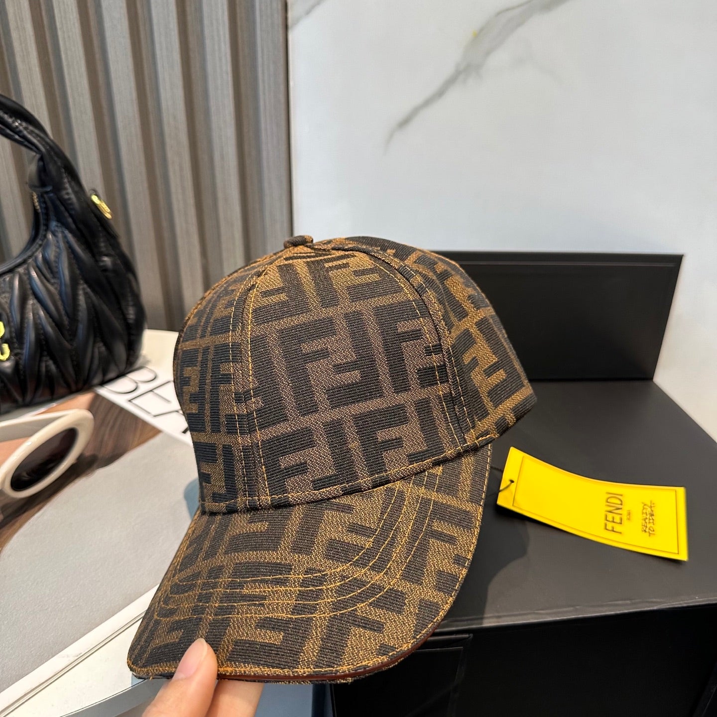 Casquette Style Fendi – Monogramme FF Camel/Marron