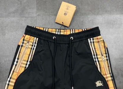 Short Style Burberry – Noir & Tartan Camel