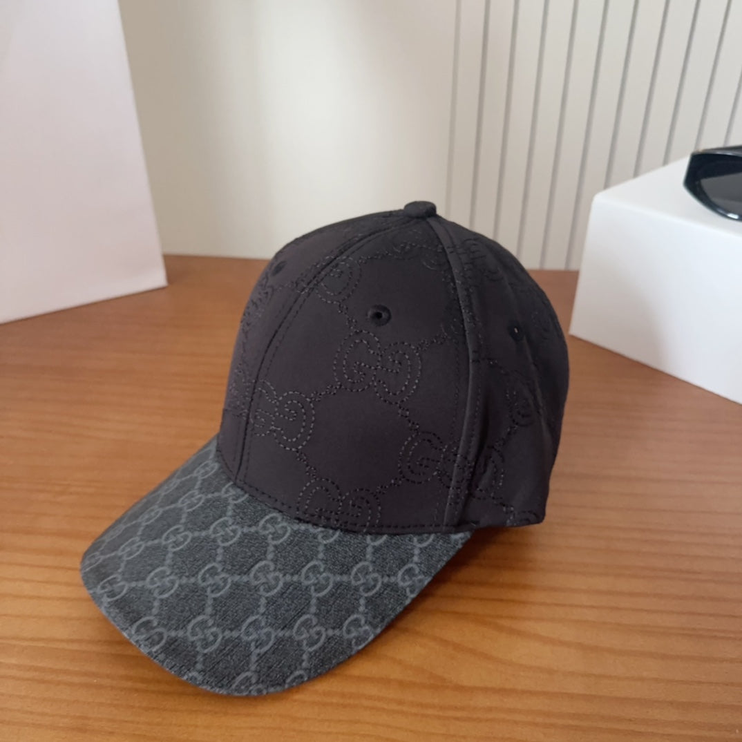 Casquette Gucci GG Supreme Noire Visière Grise