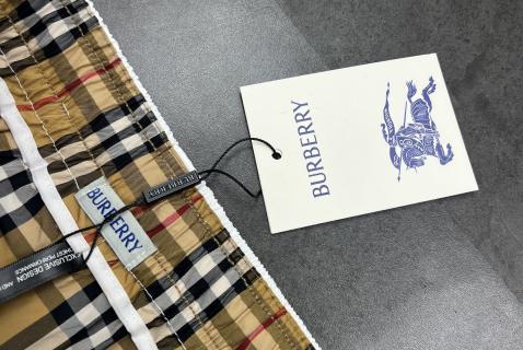 Short Style Burberry – Blanc & Tartan Camel