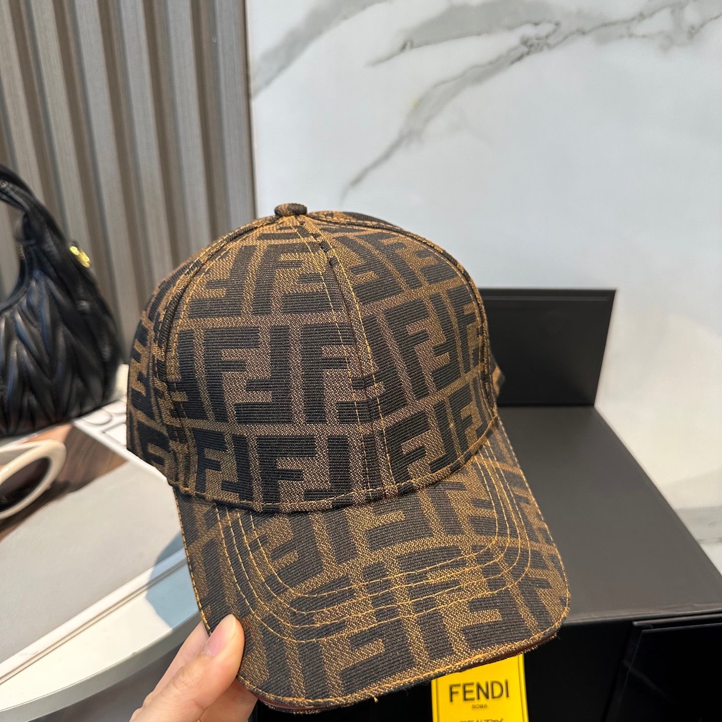 Casquette Style Fendi – Monogramme FF Camel/Marron