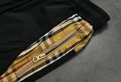 Short Style Burberry – Noir & Tartan Camel