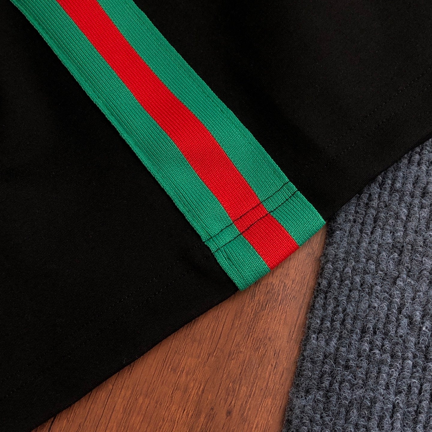 Short Gucci GG 1921 Noir Bandes Vertes