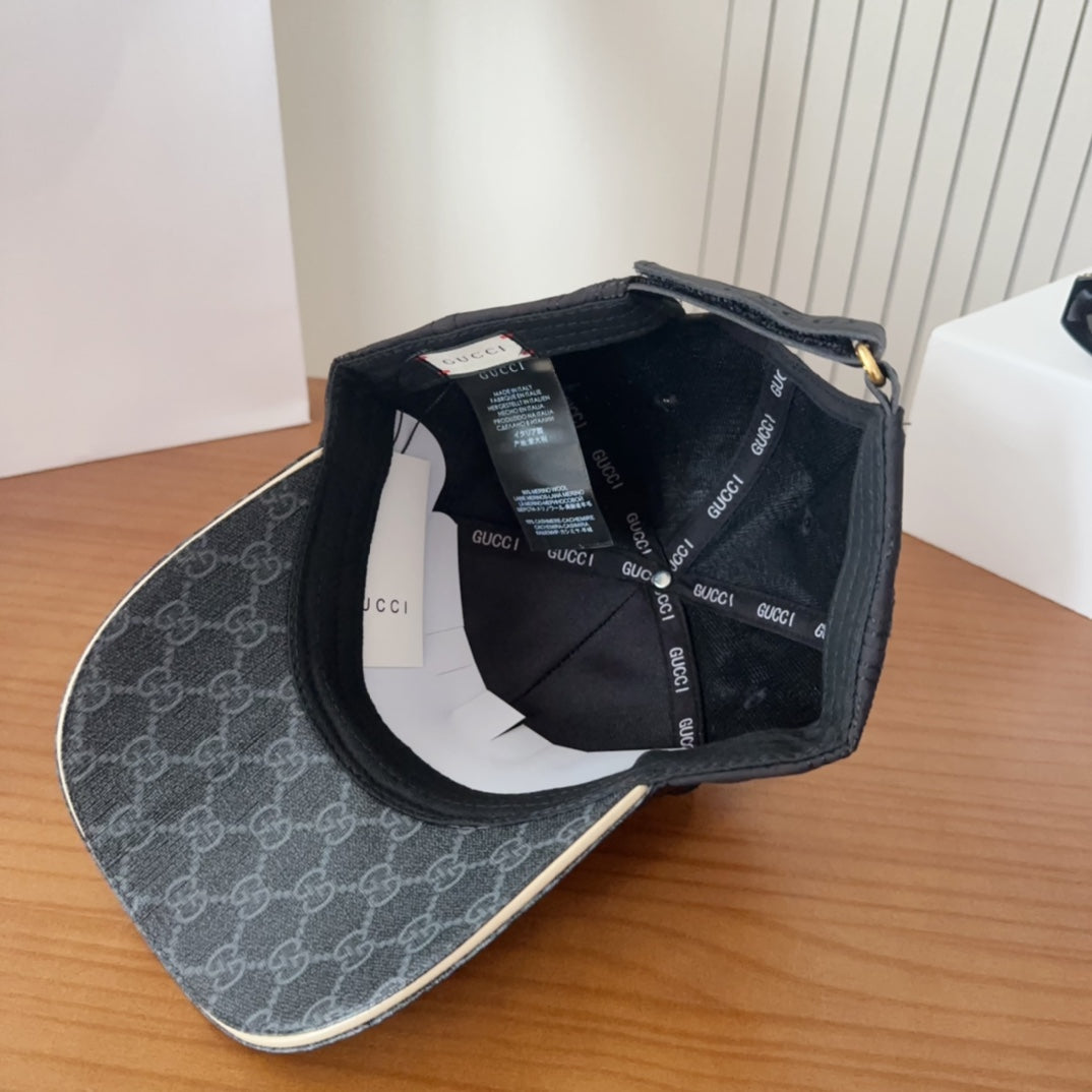 Casquette Gucci GG Supreme Noire Visière Grise