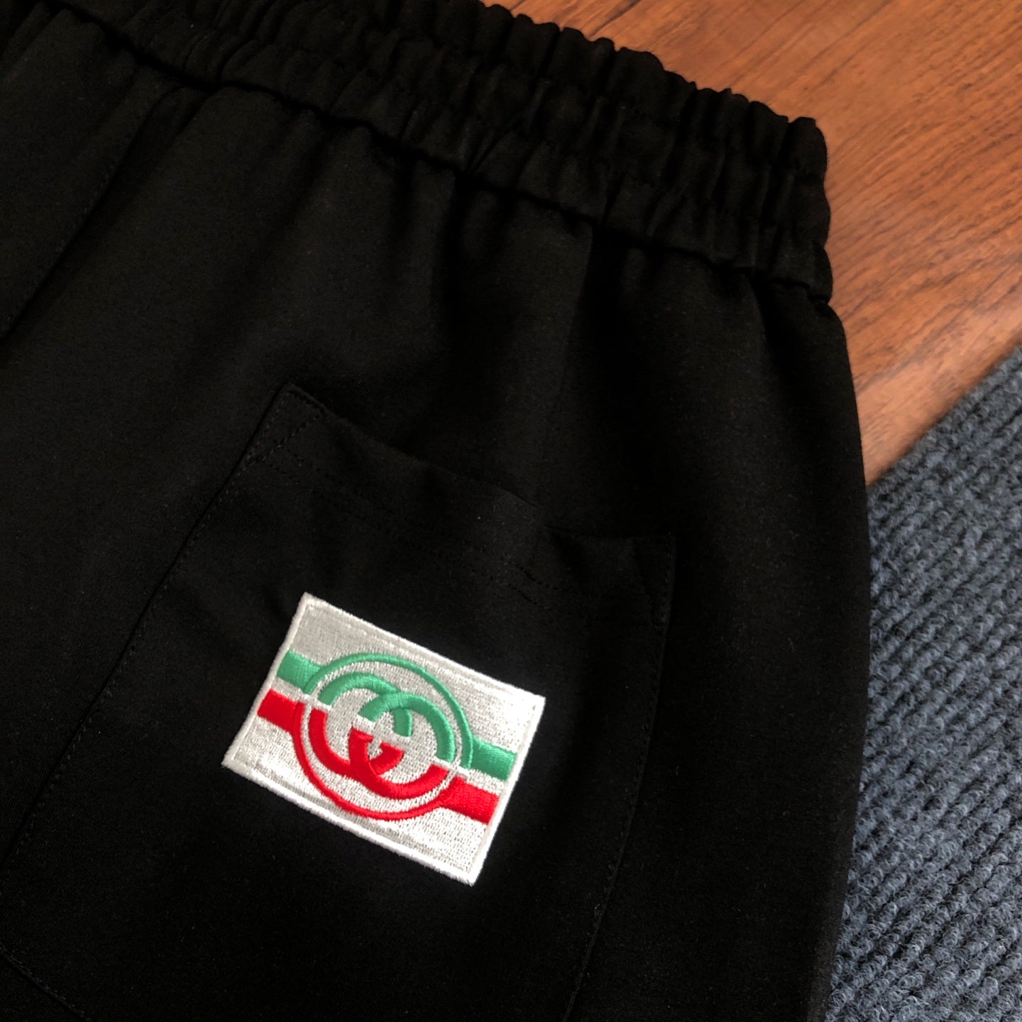 Short Gucci GG 1921 Noir Bandes Vertes