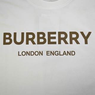 T-shirt Burberry London England – Inscription Dorée