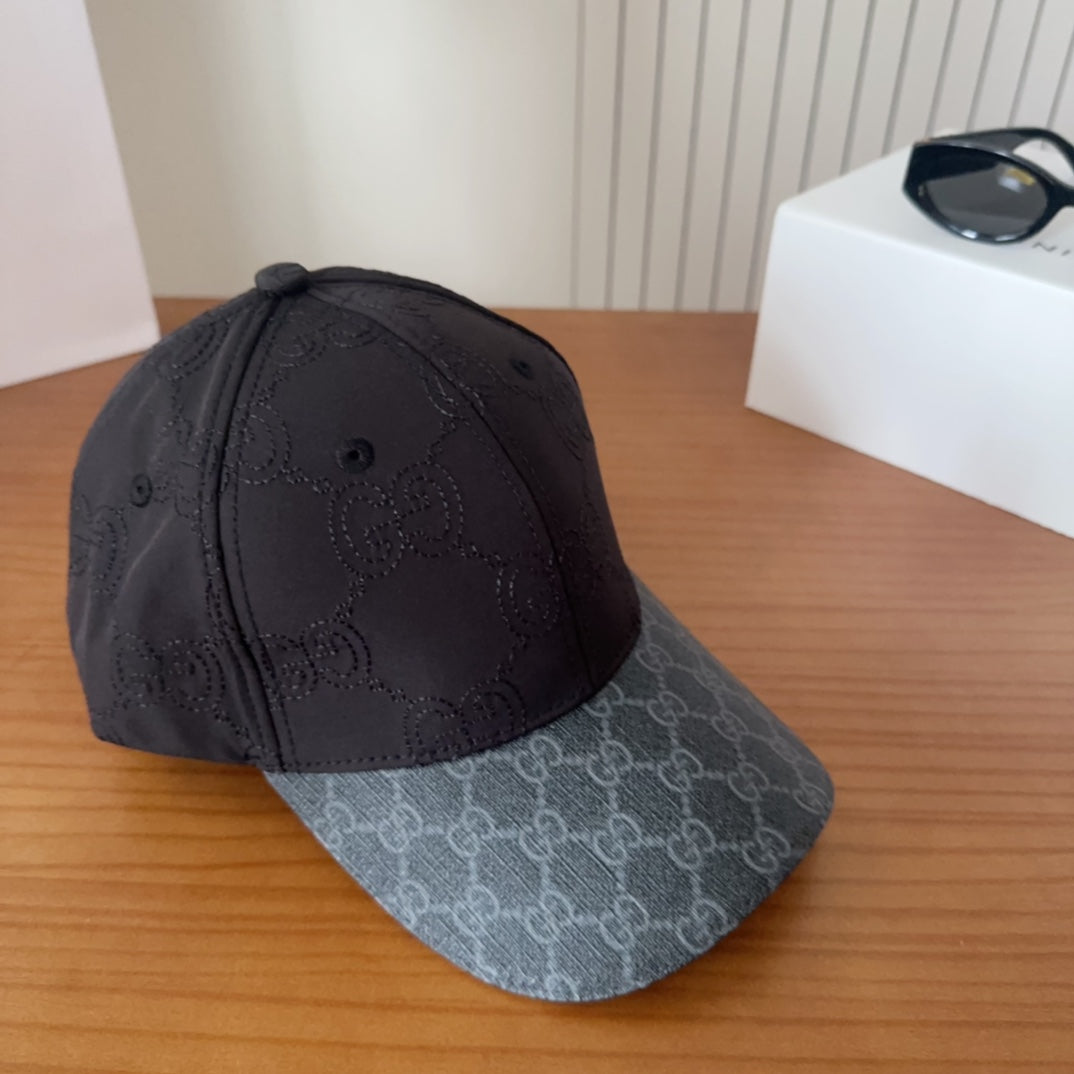 Casquette Gucci GG Supreme Noire Visière Grise
