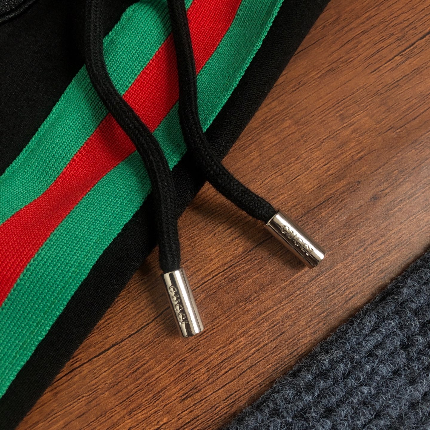 Short Gucci GG 1921 Noir Bandes Vertes