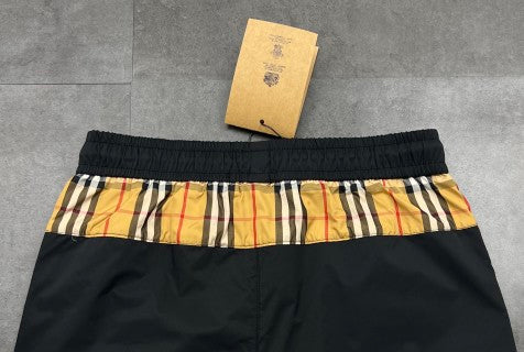 Short Style Burberry – Noir & Tartan Camel