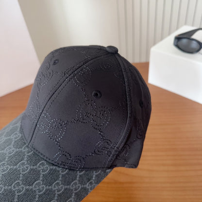 Casquette Gucci GG Supreme Noire Visière Grise