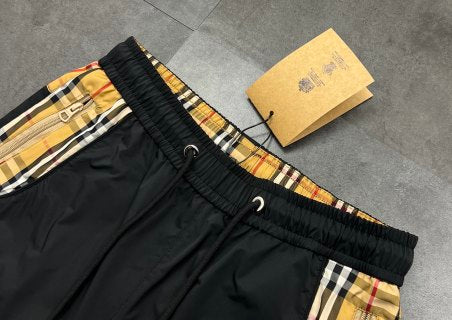 Short Style Burberry – Noir & Tartan Camel